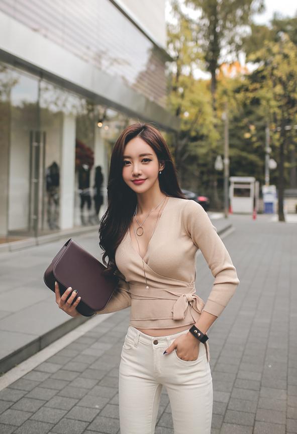 受被绑在机械椅上灌满