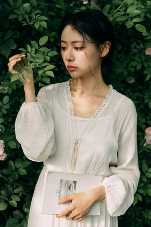 丈夫刚去上班妻子