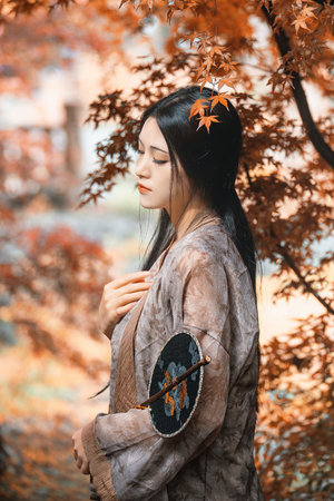 寡妇被老头舔到高潮的视频