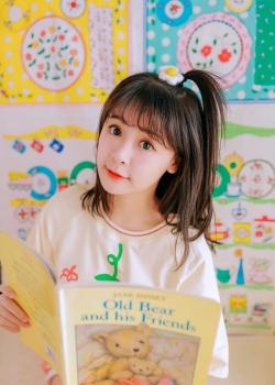 美女挠脚心文章